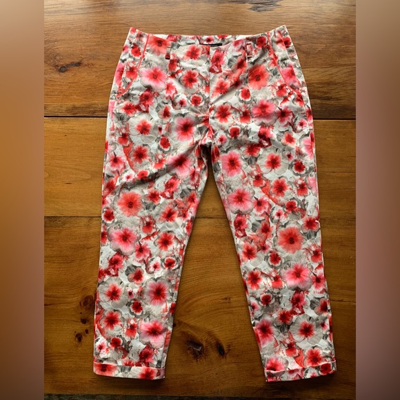 Elie Tahari capri pants. Suze 8. - Picture 4 of 9